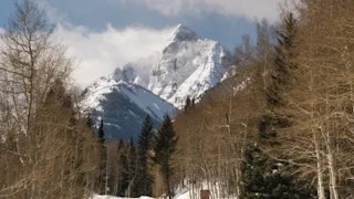 Cross country ski to the Maroon Bells